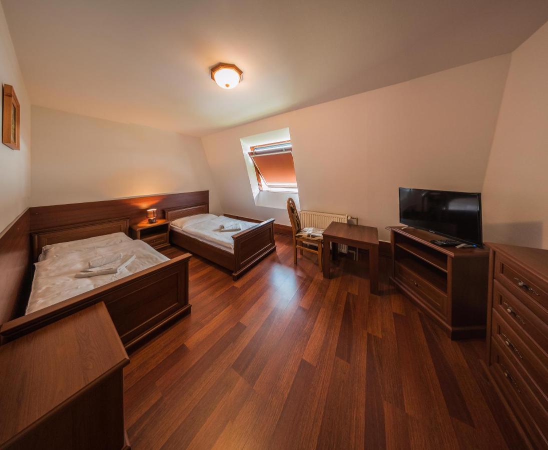 Hotel David Velke Bosany Экстерьер фото